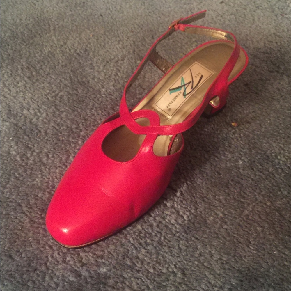 Woman’s shoe size 9.5